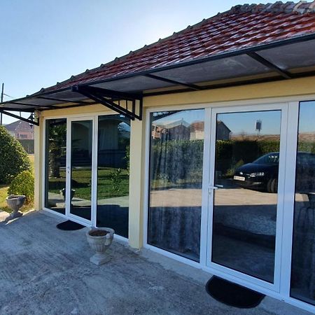Cozzy Apartment Near The Aiport Podgorica Mitrovici  Eksteriør bilde