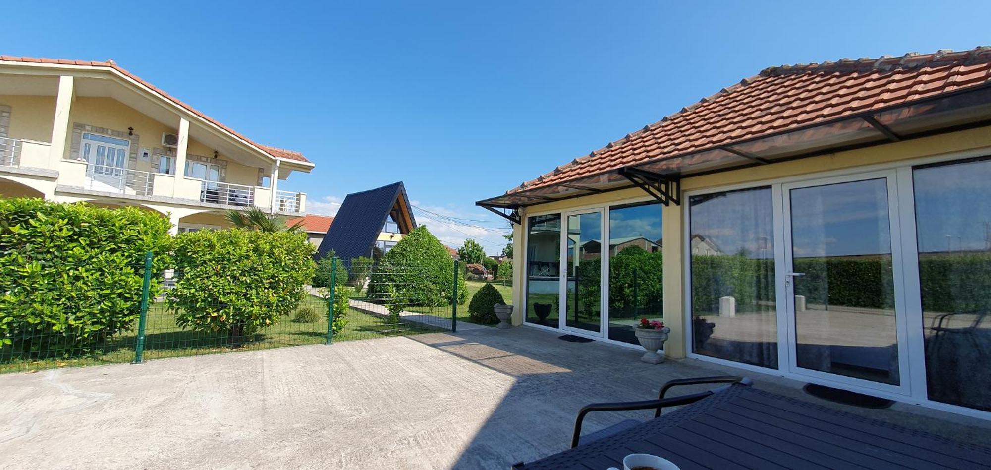 Cozzy Apartment Near The Aiport Podgorica Mitrovici  Eksteriør bilde
